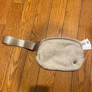 Lululemon Everywhere Belt Bag 1L Sherpa Light Ivory